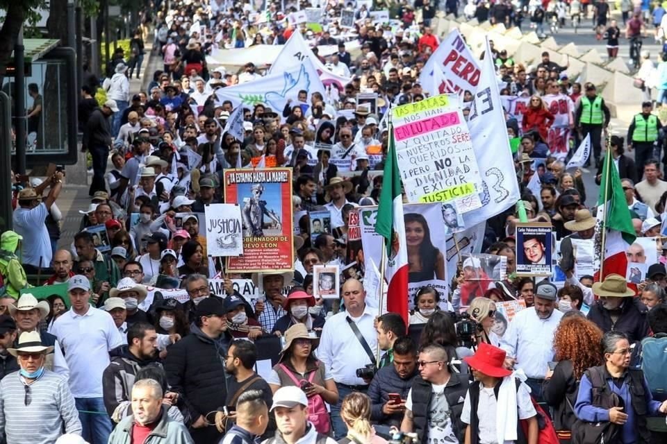 El contingente encabezado por los LeBarón.