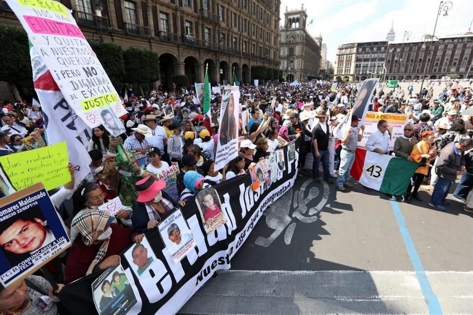 Los manifestantes caminaron desde la Estela de Luz.