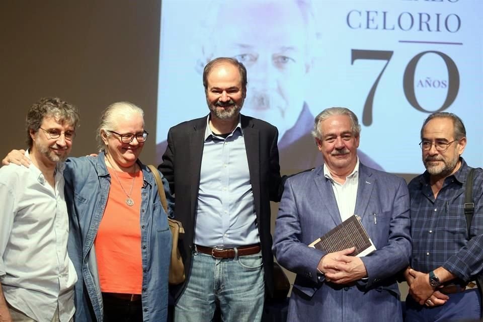 Amigos y colegas festejaron el cumpleaños 70 de Gonzalo Celorio con una charla en el Palacio de Bellas Artes.