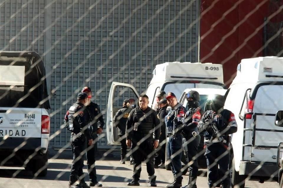 Tras la fuga de tres reos próximos a ser extraditados, la Fiscalía capitalina inició una carpeta de investigación.