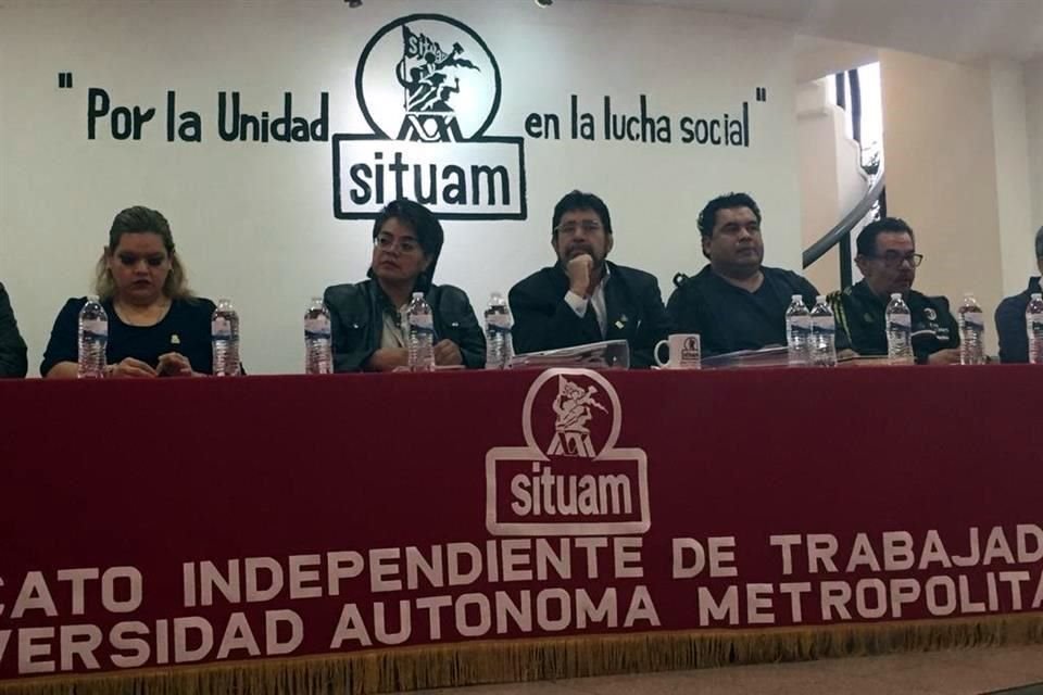 En conferencia de prensa integrantes del gremio que demanda un aumento salarial del 20 por ciento.