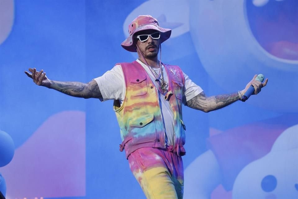 Premiarán a J Balvin por su impacto musical alrededor del mundo.