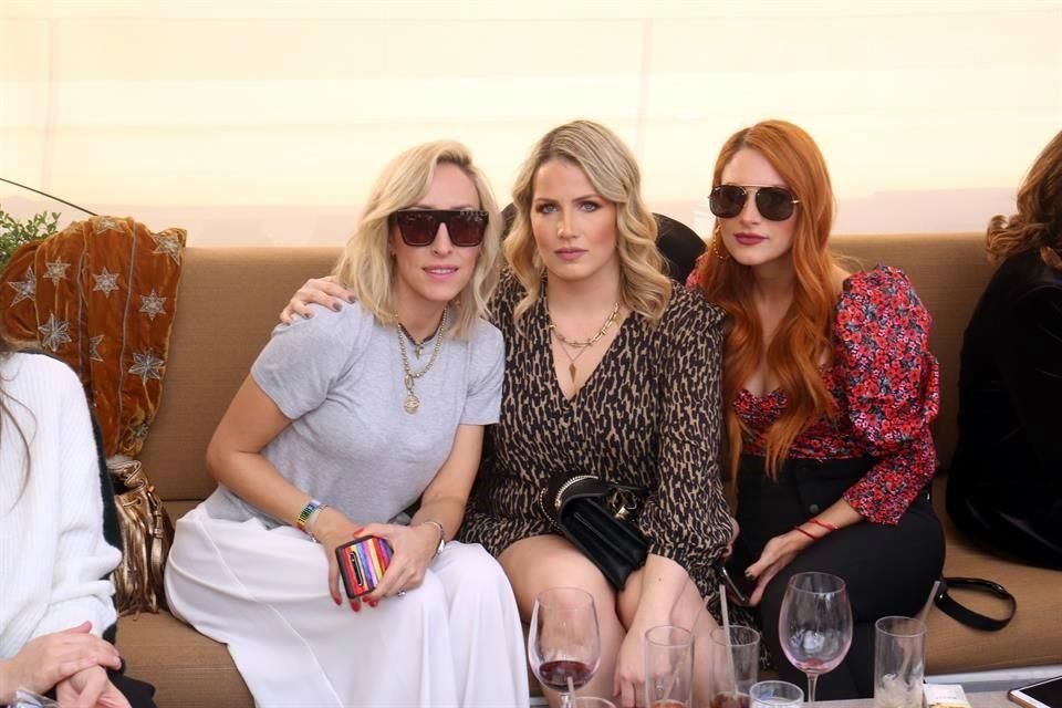 Carolina Palma, Lily Toussaint y Pamela Manzur de González