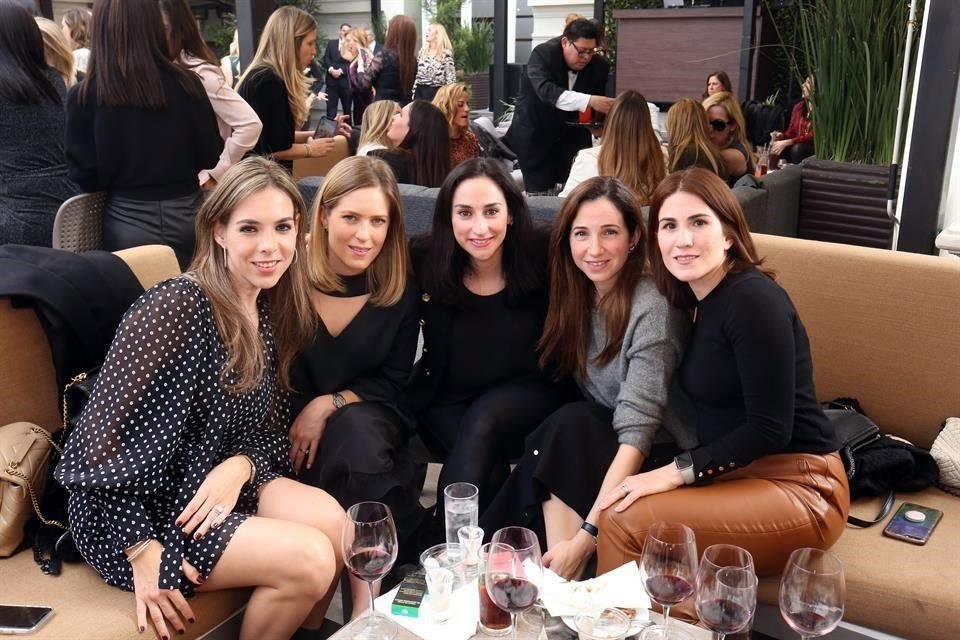 Gaby Méndez de Arteaga, Luly de Romo, Nuña Guzmán,  Karina Barrera y Montserrat Chapa