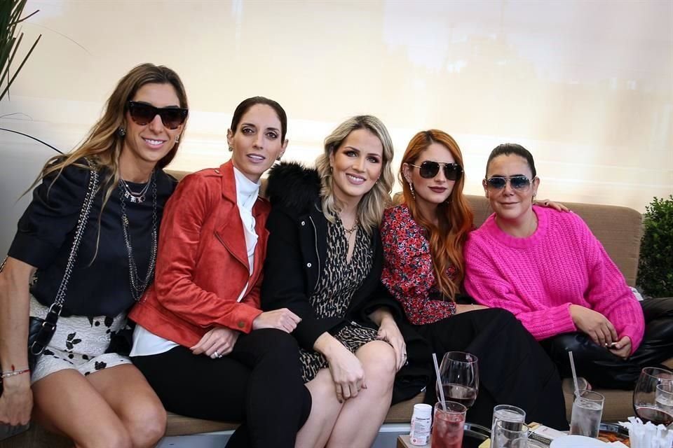 Amie Ruiz de Martín, Sofía Gutiérrez, Nelly Toussaint, Pamela Manzur de González y Pamela Garza