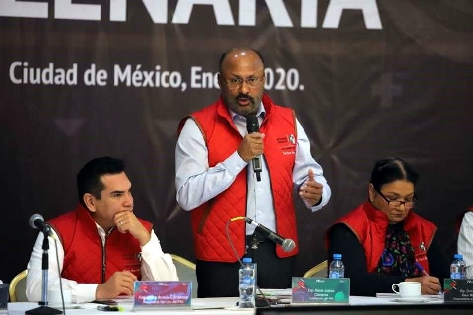 El legislador aseguró que a pesar de las actuales condiciones políticas del País, los integrantes del tricolor no se han entregado a coqueteos, sin importar de quién vengan.