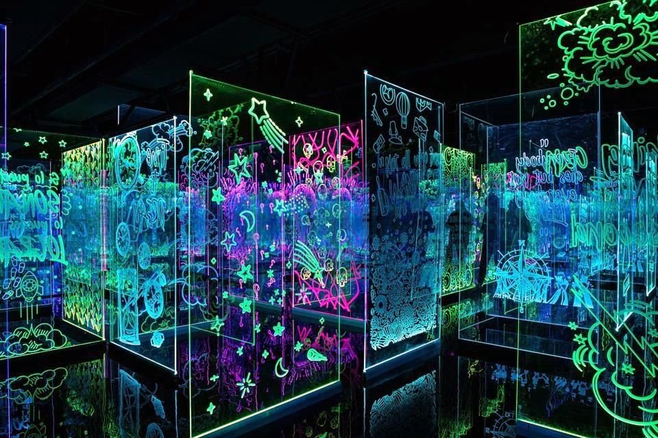 Vive una experiencia única en Dreams, una instalación de ocho habitaciones con LEDS, pantallas, y sonidos para lograr inmersiones oníricas.