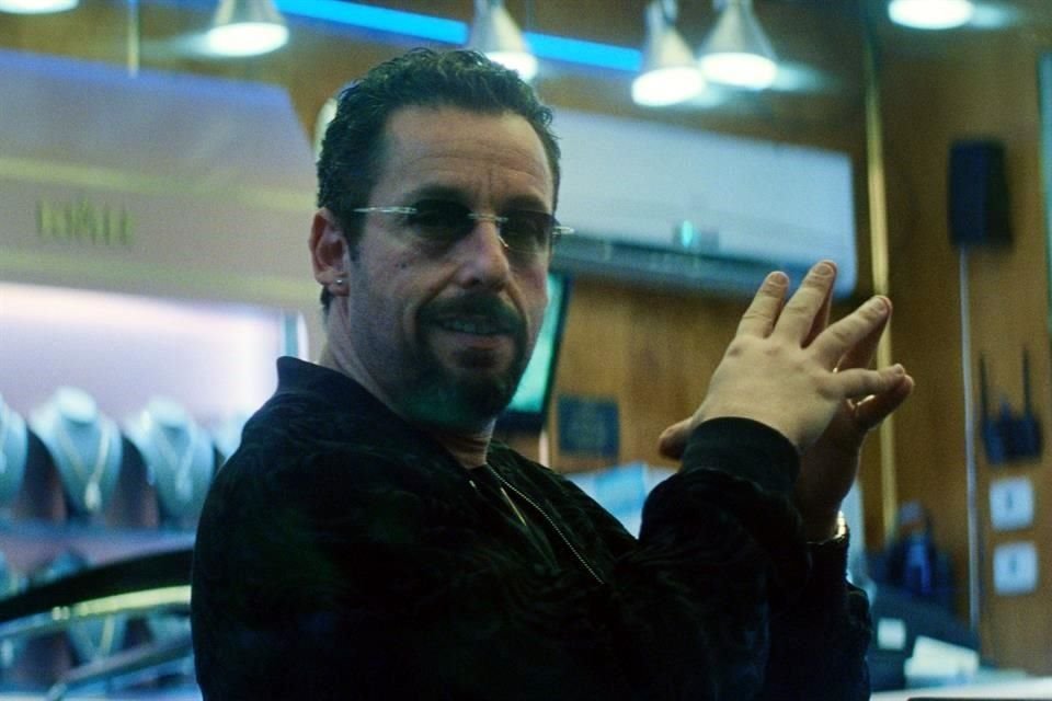 Netflix estrena Diamantes en Bruto, una producción original donde Adam Sandler muestra una faceta poco usual.