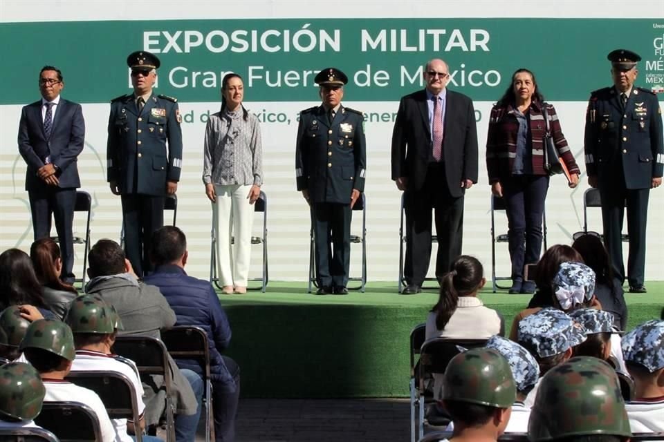 Hoy fue inaugurada la exposición militar 'La Gran Fuerza de México', en la estación Buenavista, del Tren Interurbano.