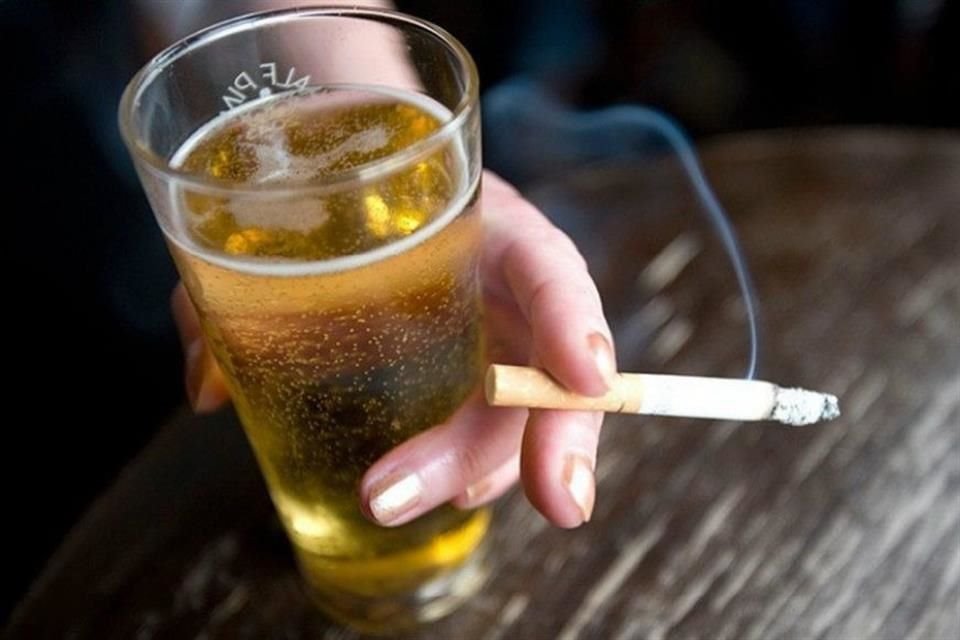 Consumo de tabaco y alcohol son de las principales causas de cáncer.