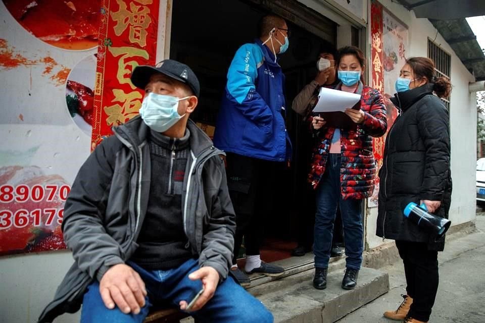 El número de muertos por coronavirus ascendió a 350 luego de que se reportaran 56 muertes más, informó la televisión estatal china.