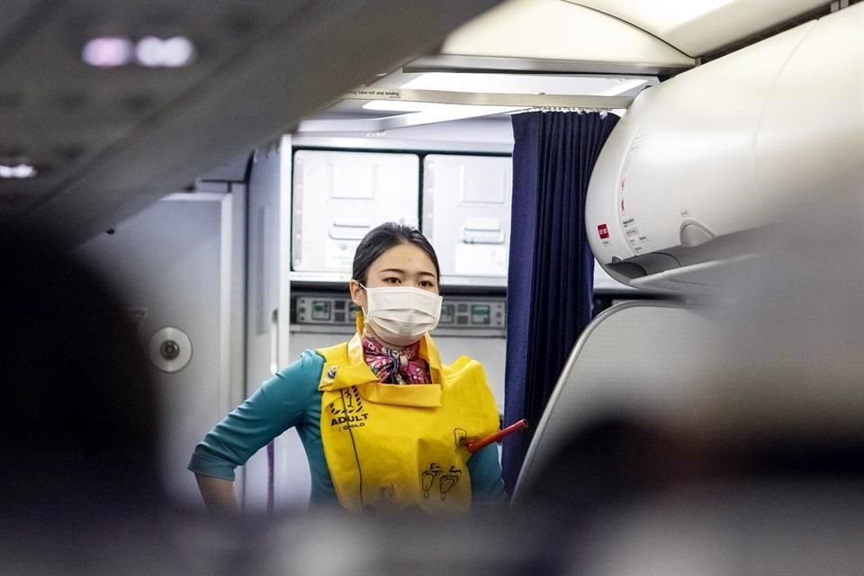 Aerolíneas en todo el mundo han suspendido vuelos a China por la propagación del coronavirus.