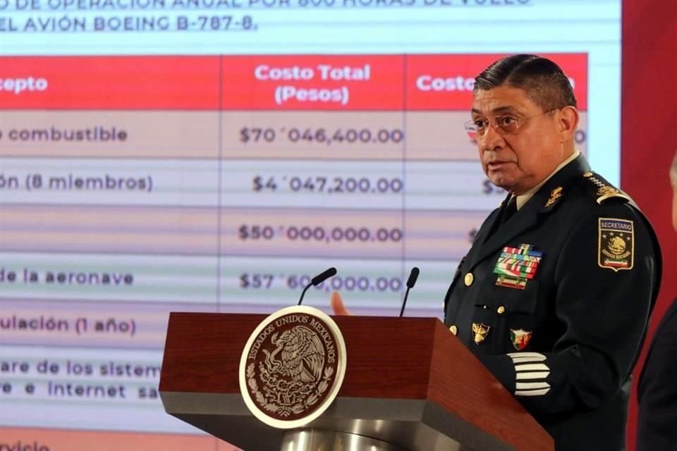 El General Luis Cresencio Sandoval, titular de la Sedena, detalló los costos de renta del avión presidencial.