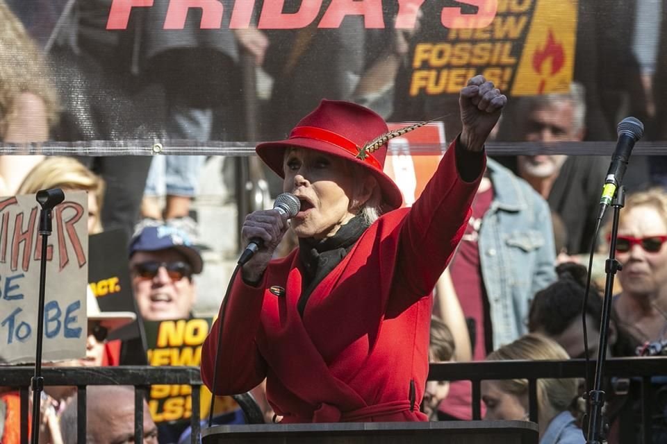 Jane Fonda desplazará su protesta en los siguientes viernes a zonas afectadas por la producción de petróleo en California.