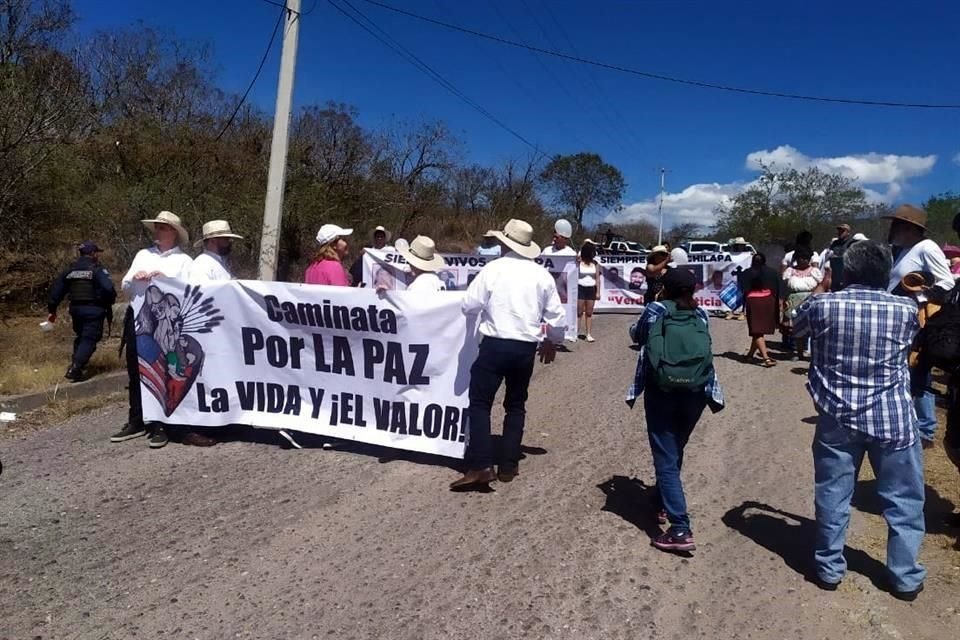 Familiares de personas desaparecidas y asesinadas iniciaron en Chilapa, Guerrero, una marcha para exigir justicia y alto a la violencia.