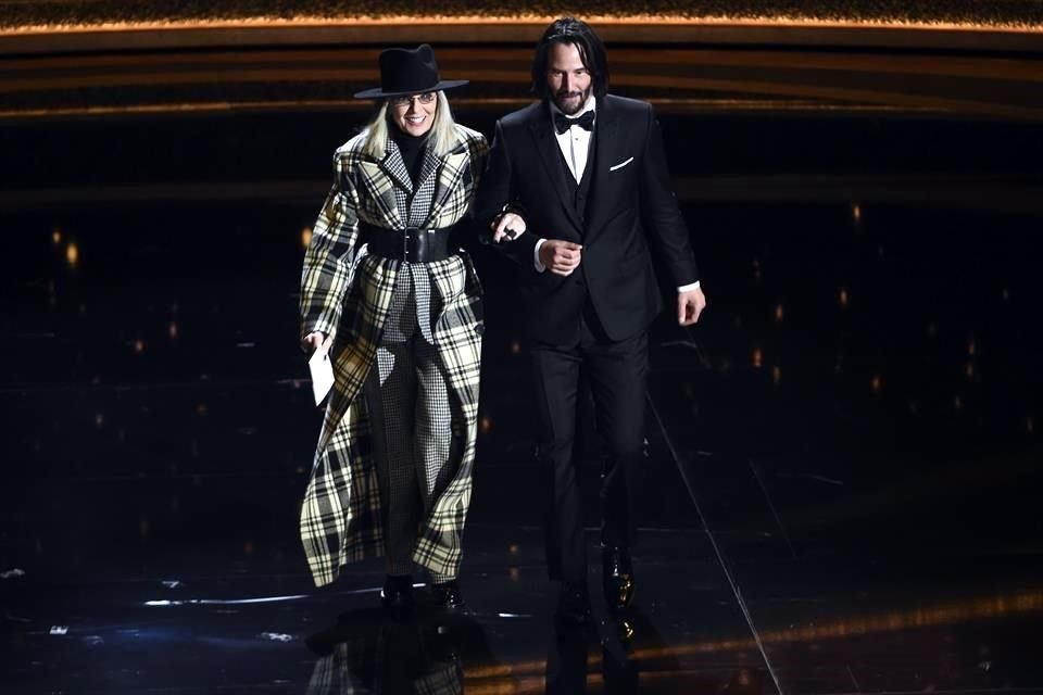 Diane Keaton y Keanu Reeves participaron como presentadores en la ceremonia del Óscar.