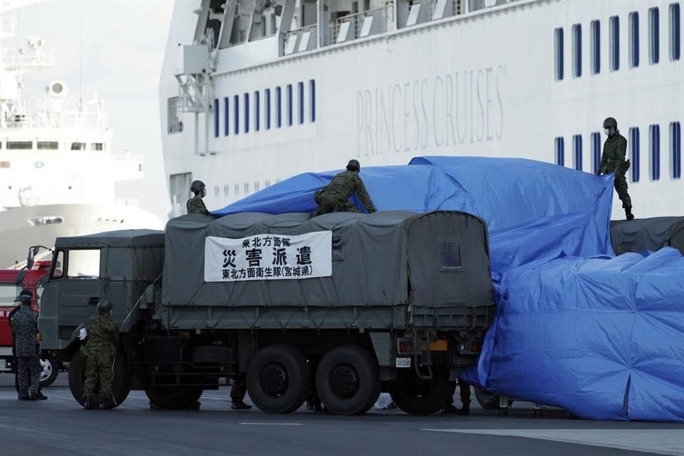 Japón elevó a 130  cifra de casos de coronavirus en crucero en cuarentena atracado en puerto de Yokohama, tras detectar 60 nuevos contagios.