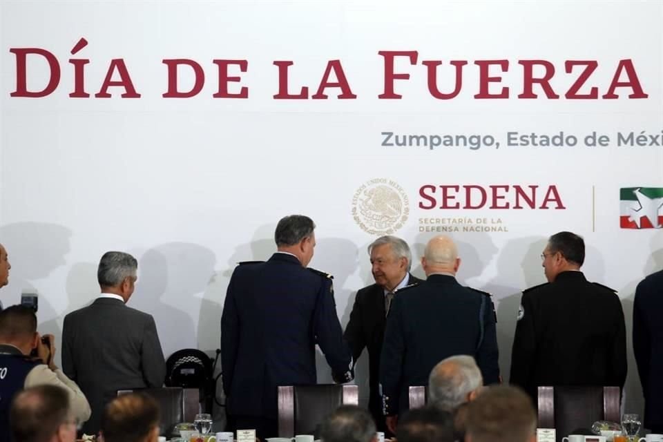 El Presidente en el festejo por el Día de la Fuerza Aérea Mexicana.