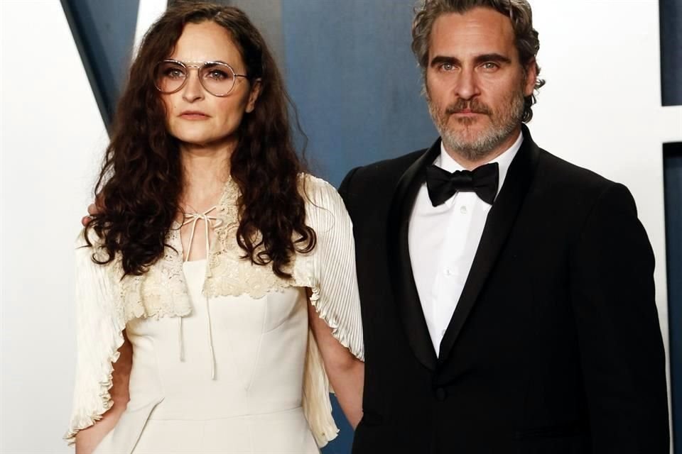 Joaquin Phoenix acudió en compañía de su hermana Rain Phoenix.