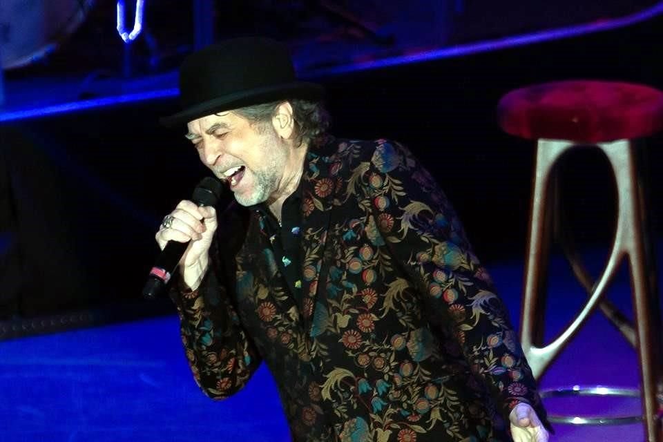 Joaquín Sabina fue operado por un 'pequeño derrame' en la cabeza causado en una caída que sufrió durante una presentación en Madrid.