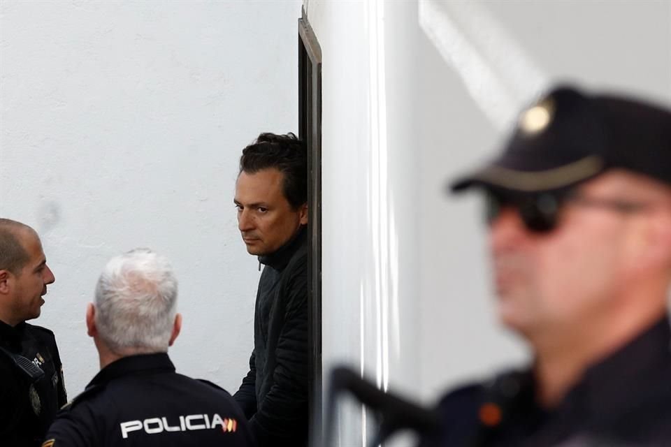 Lozoya tiene órdenes de aprehensión por lavado de dinero, asociación delictuosa y cohecho.