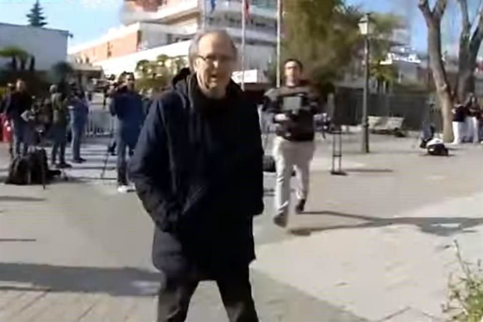 Joan Manuel Serrat visitó a su amigo Joaquín Sabina en la clínica Ruber Internacional, en Madrid.