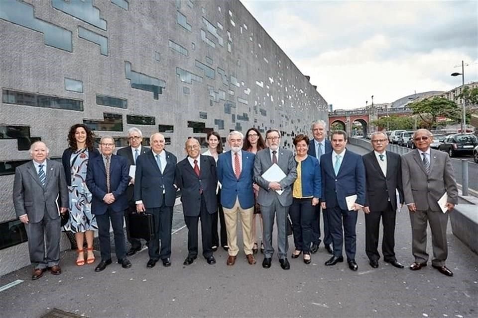 Representantes de Academias de la Lengua Española están reunidos en Tenerife, España, para la elaboración del 'Diccionario fraseológico panhispánico'.