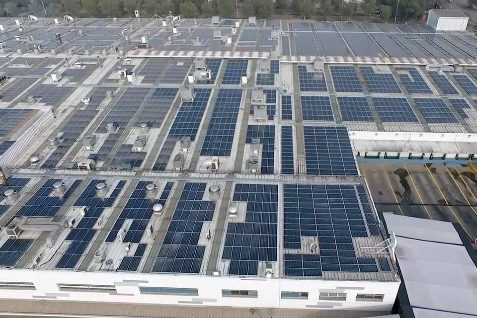Con una flotilla de vehículos híbridos y eléctricos, Grupo Bimbo presentó los avances de su estrategia de energías renovables en México