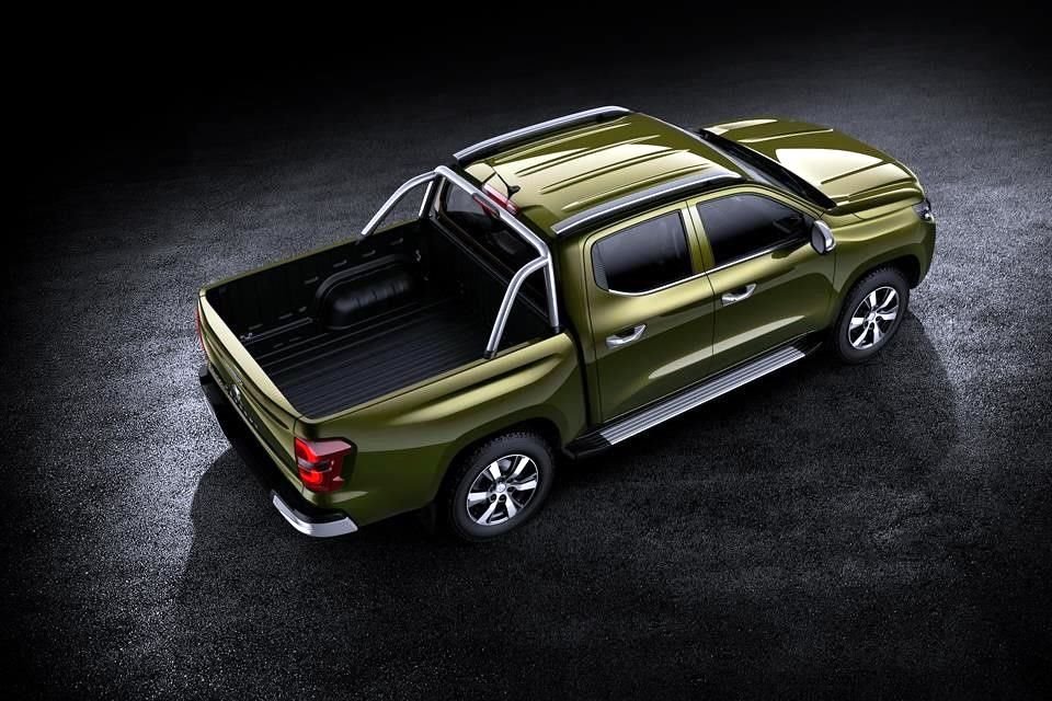 Su motor a gasolina será un 2.4 litros turbocargado con 210 caballos de fuerza y 236 libras pie de torque, mientras que la versión a diesel tendrá un 1.9 litros turbocargado con 150 caballos de fuerza y 258 libras-pie de torque.