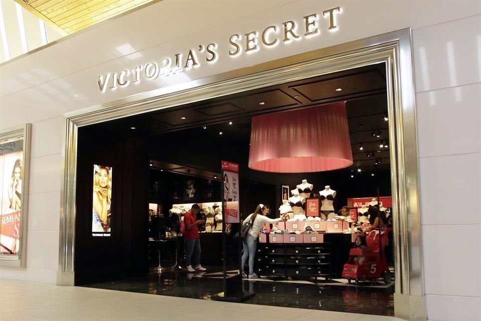 Las tiendas de Victoria's Secret volverían a abrir a fines de julio.