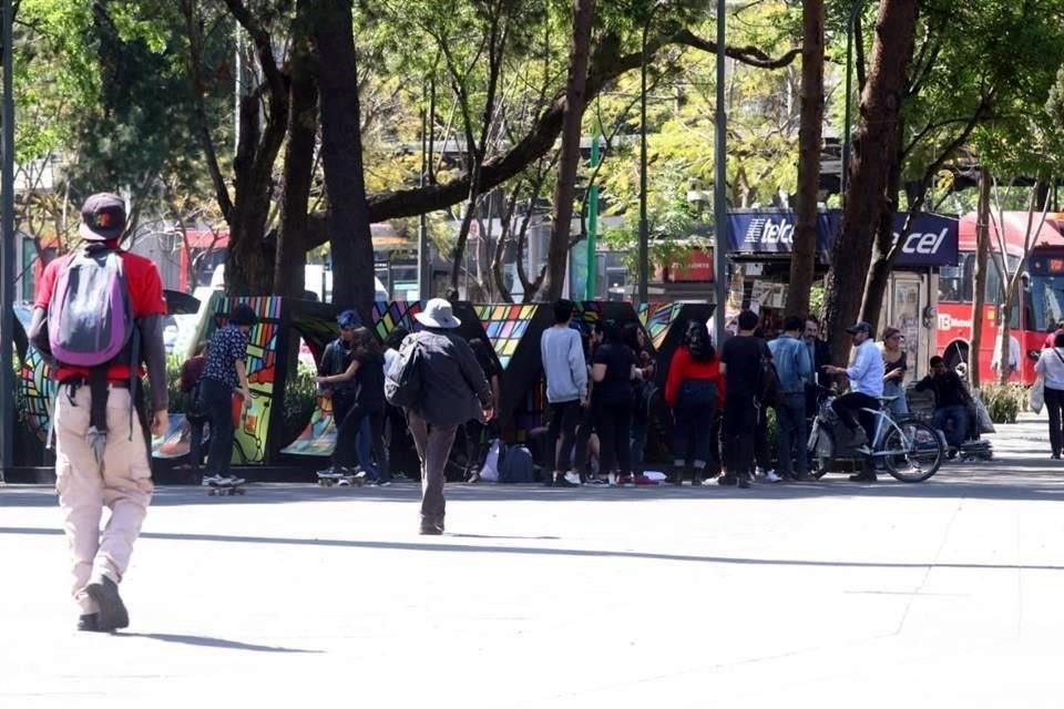 El contingente partió del Parque La Bombilla y avanza por Avenida Insurgentes Norte.