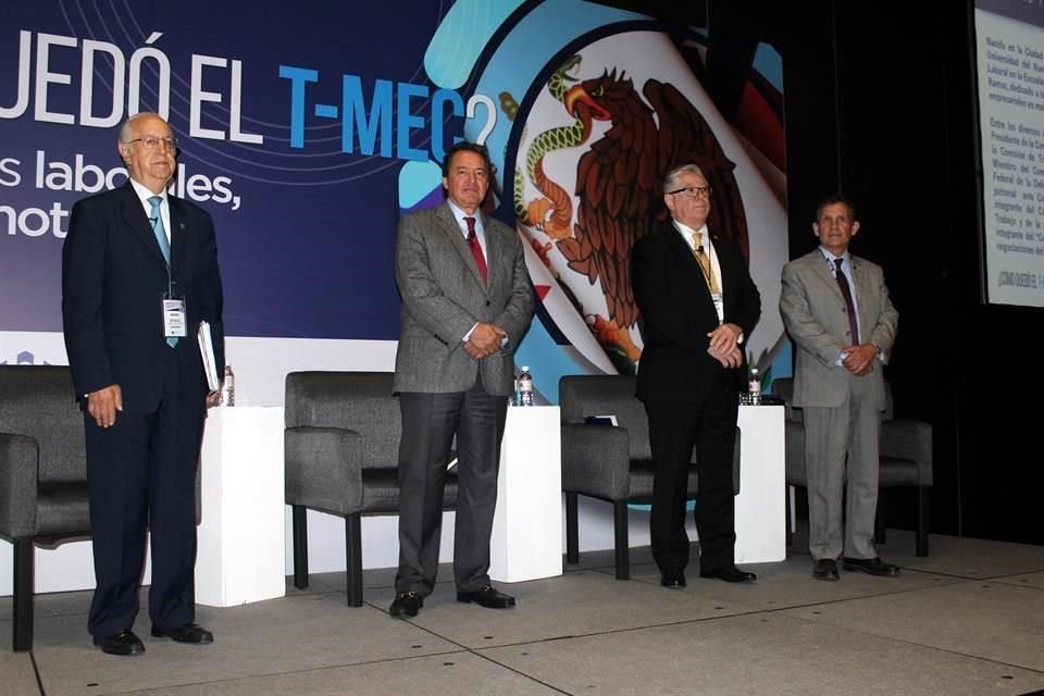 Octavio Carvajal Bustamente y Fernando Yllanes Martínez, de Concamin; Armando Guajardo, de Caintra, y Lorenzo Roel, del CCE.