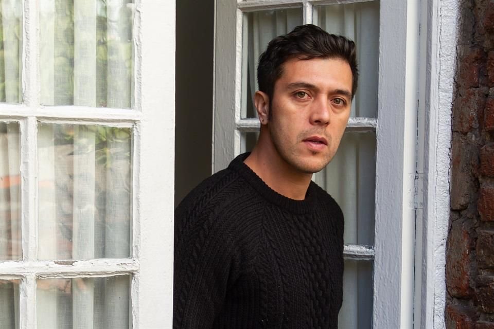 Daniel Alejandro Riveros es el nombre real del cantante.