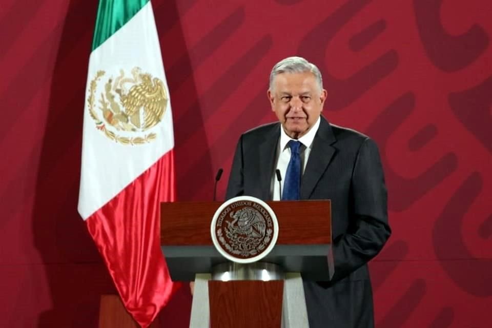 AMLO pidió a los mexicanos estar tranquilos, pues coronavirus no es 'terrible' ni 'fatal'.