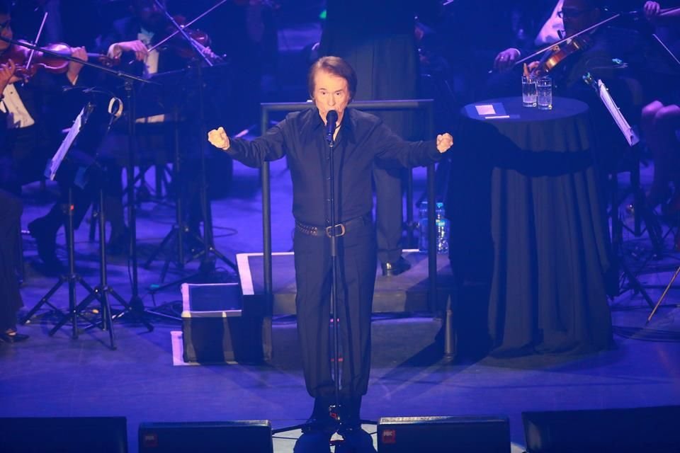 Más de 10 mil espectadores presenciaron el 'Tour ReSinphónico' de Raphael.