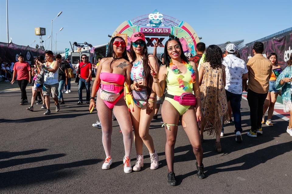 La música arrancó a las 14:00 horas en los nueve escenarios del Electric Daisy Carnival.