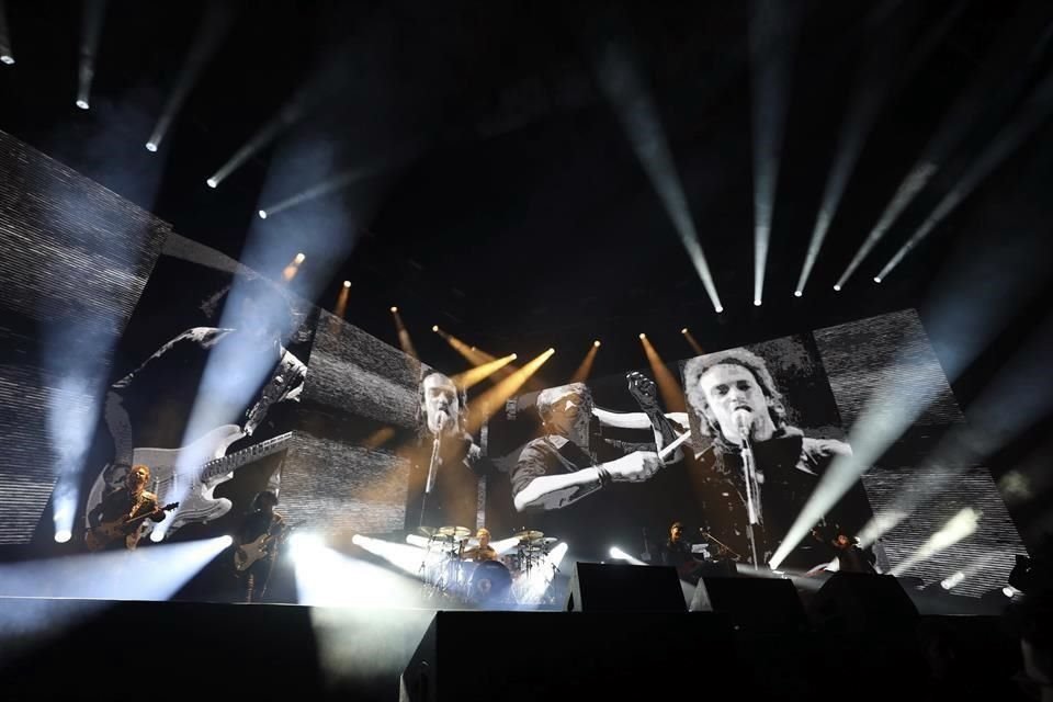 Gustavo Cerati también estuvo presente gracias a proyecciones.