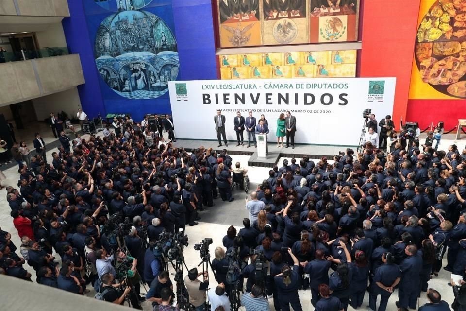 Las y los trabajadores fueron reunidos para una ceremonia de bienvenida en el Palacio Legislativo de San Lázaro.