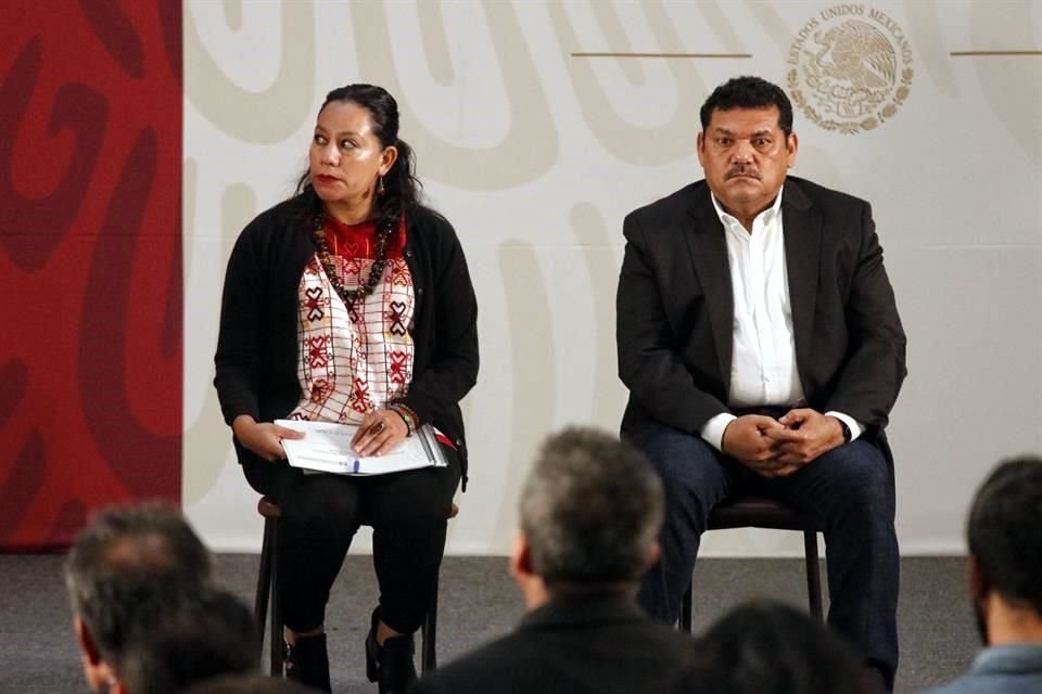 La Secretaria Albores y el subsecretario May durante una conferencia en Palacio Nacional en octubre pasado.