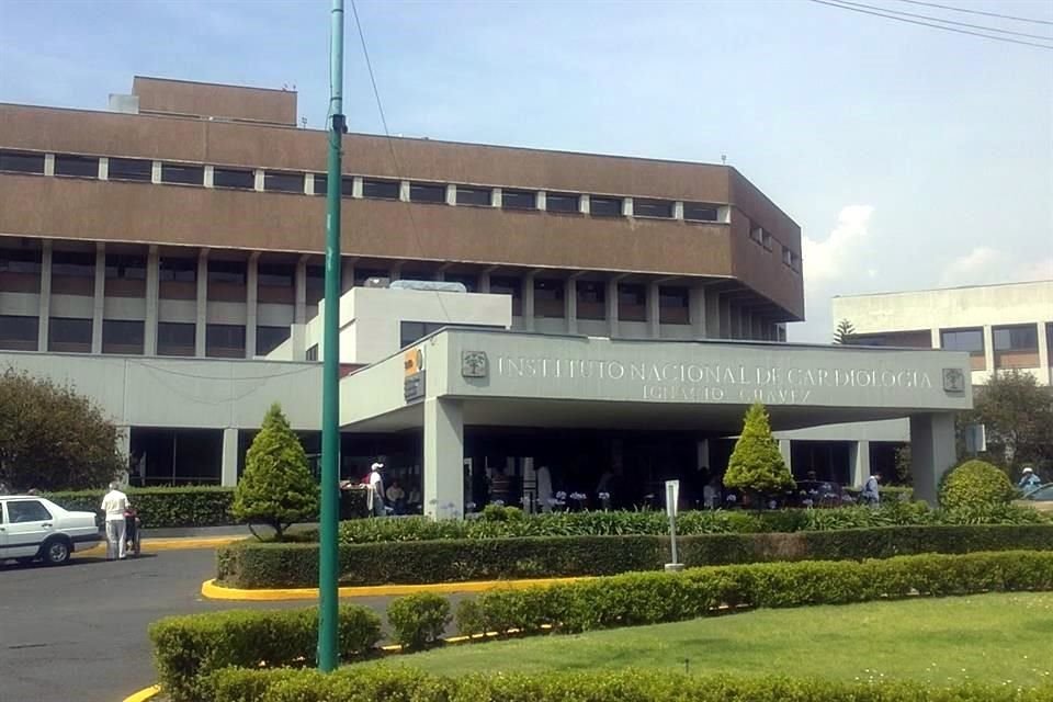 Al menos seis sujetos intentaron robar dos cajeros automáticos en el Instituto Nacional de Cardiología aunque no consiguieron el efectivo.