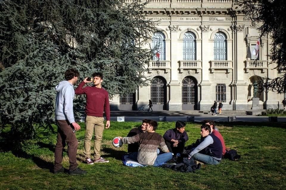 Gobierno de Italia anunció el cierre de todas las escuelas y universidades en el país hasta mediados de marzo para contener el coronavirus.