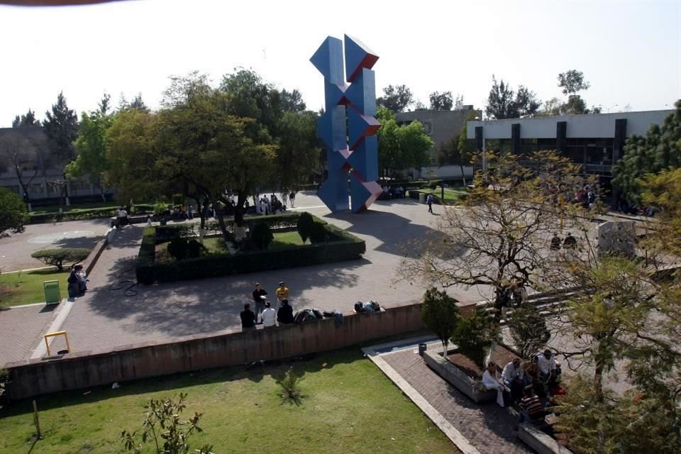 Una bala perdida hirió en la cabeza a una estudiante de la FES Zaragoza de la UNAM cuando esta se encontraba fuera del plantel.