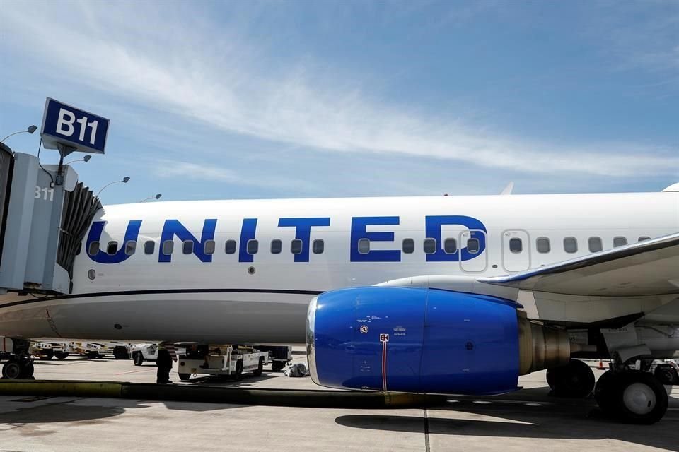 El acuerdo reduce la cantidad de empleados de United cuyos trabajos están en riesgo con la ayuda federal de nómina a las aerolíneas estadounidenses que expirará esta semana.