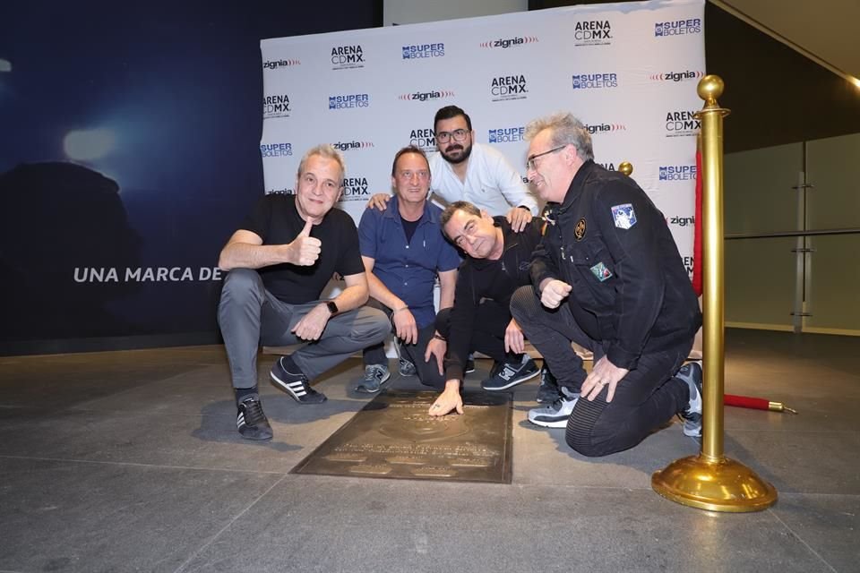 Los músicos dedicaron la develación de su placa a sus fans mexicanos.