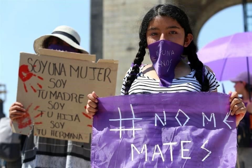 En pancartas, mujeres exigieron justicia ante ola de feminicidios y acciones efectivas que frenen la violencia de género en México.