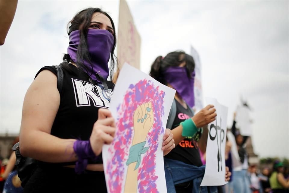 Miles de mujeres se concentraron esta tarde en la Explanada de los Héroes, por el Día Internacional de la Mujer.