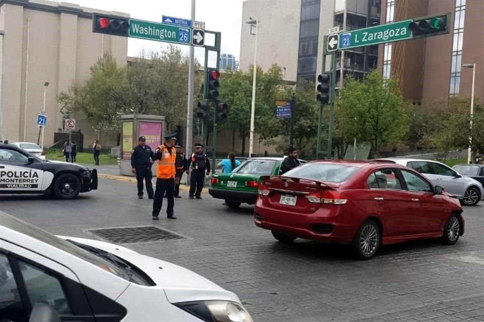 Avenidas como Zuazua, Doctor Coss y Zaragoza tienen el tráfico restringido, por lo que los conductores que buscan llegar al Centro de la Ciudad deben tomar vías alternas.