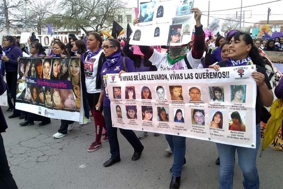 En Ciudad Juárez, las mujeres se manifestaron en las calles de la ciudad y,  ante la concentración frente al Puente Internacional Paso del Norte, autoridades cerraron el cruce temporalmente.