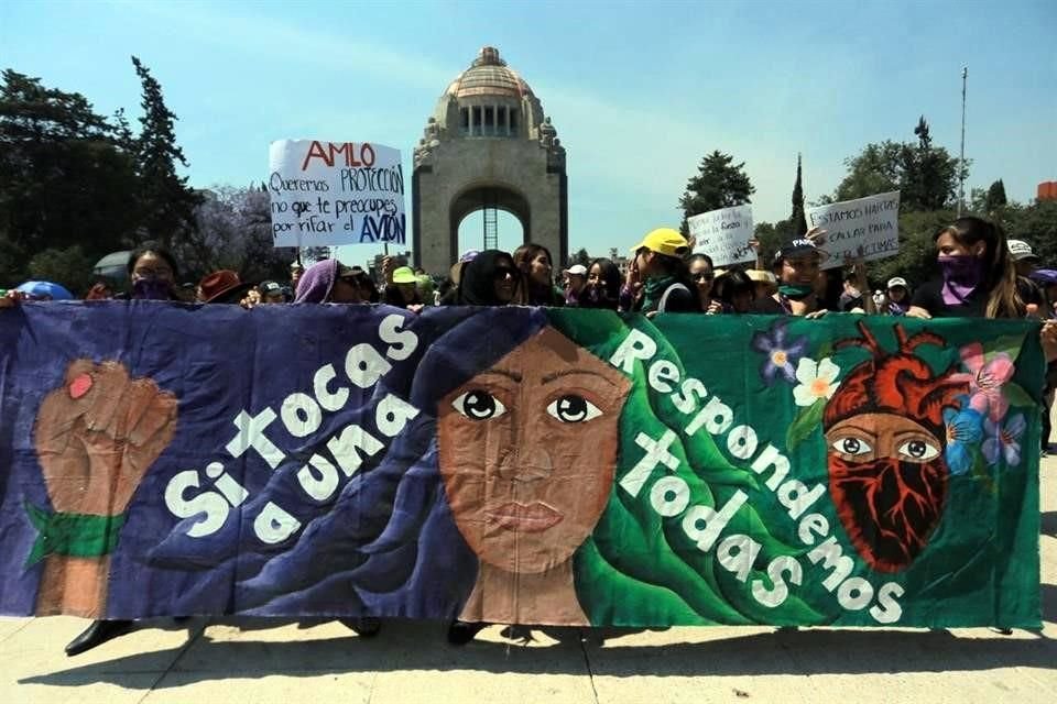 La concentración inició en el Monumento a la Revolución.