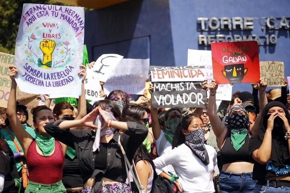 Con consignas y carteles, miles de mujeres exigieron que frene la violencia de género.